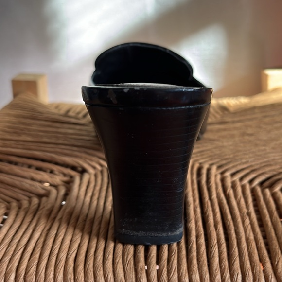 LIZFLEX Women's size 8 black high heels. Leather uppers. Pre-owned - Picture 9 of 11